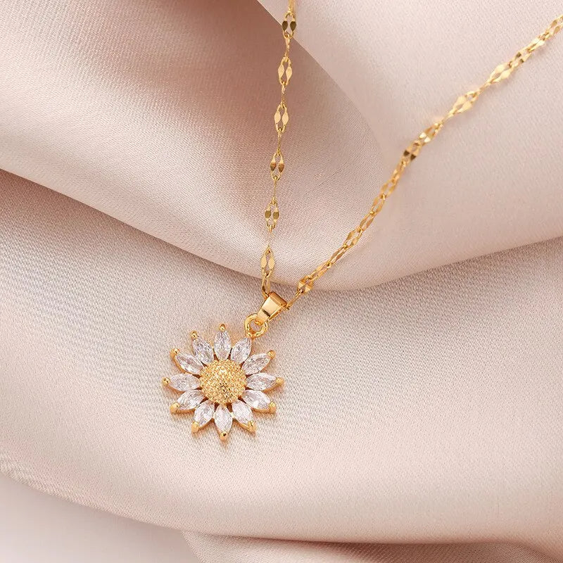 Luxury Style Flower Pendant Inlaid Zirconia Necklace - Flora