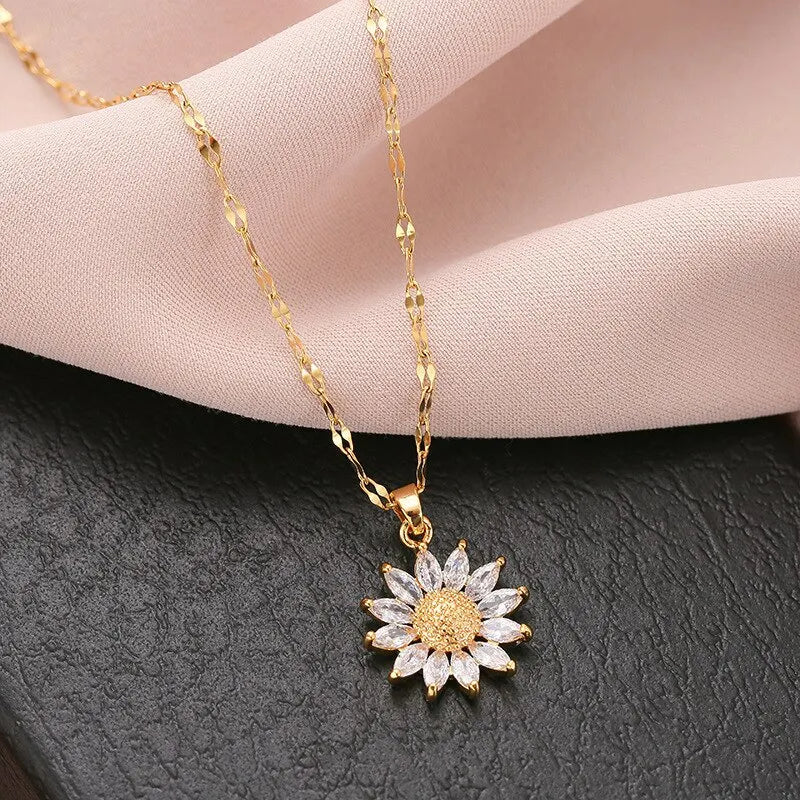 Luxury Style Flower Pendant Inlaid Zirconia Necklace - Flora