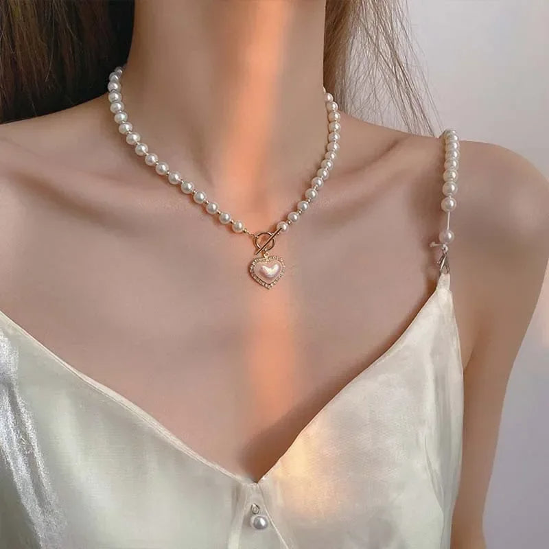 Imitation Pearls Pendant Necklace - Flora